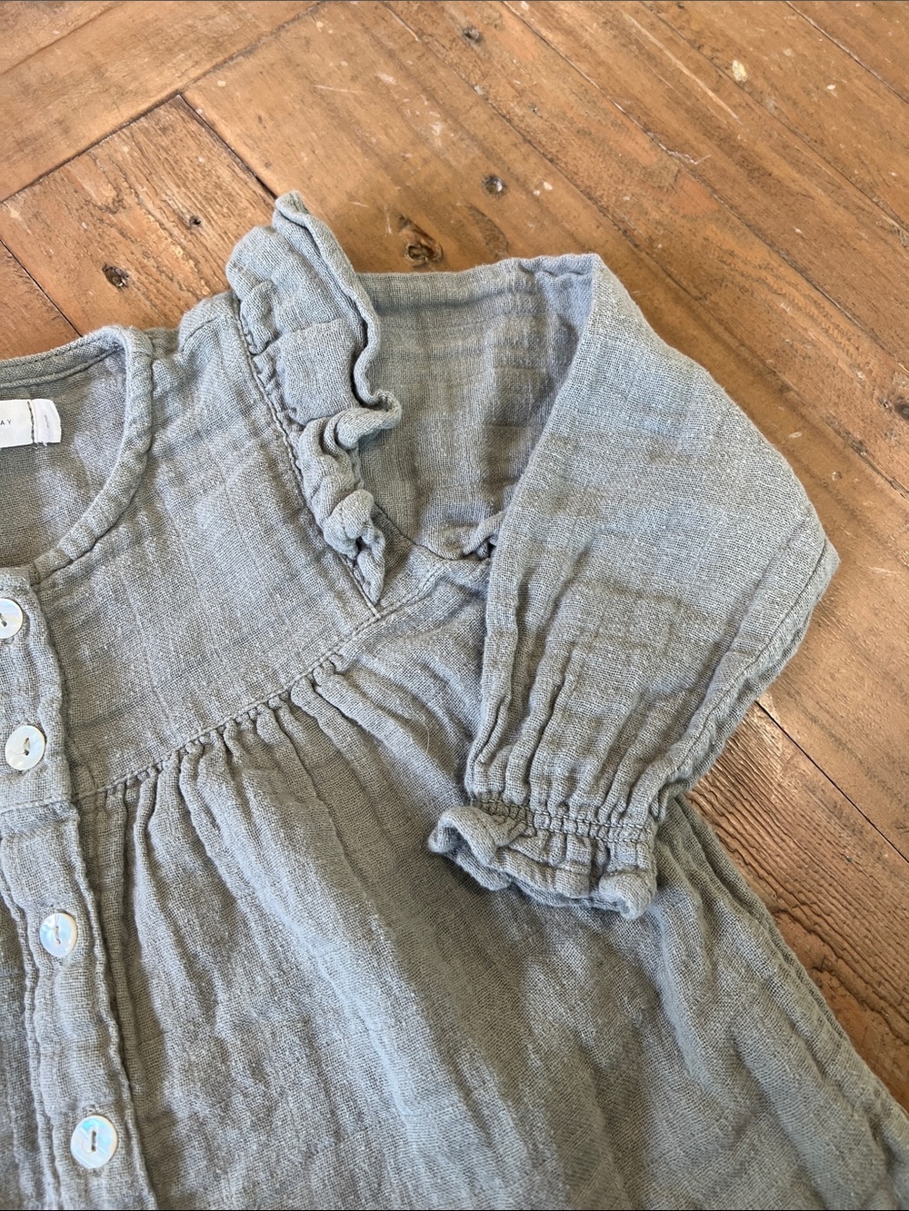 Jamie Kay ruffled long sleeve gauzy blouse 2 years green - Picture 2 of 7